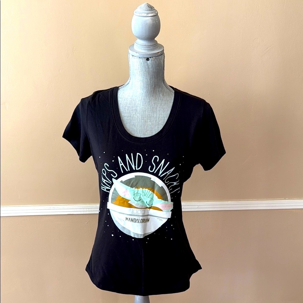 DISNEY STAR WARS 🖤BLACK🖤 TOP WITH GRAPHIC DESIGNS SIZE MEDIUM 🌟EUC🌟